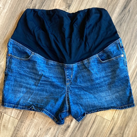 Isabel Maternity MIDI shorts - Picture 1 of 3